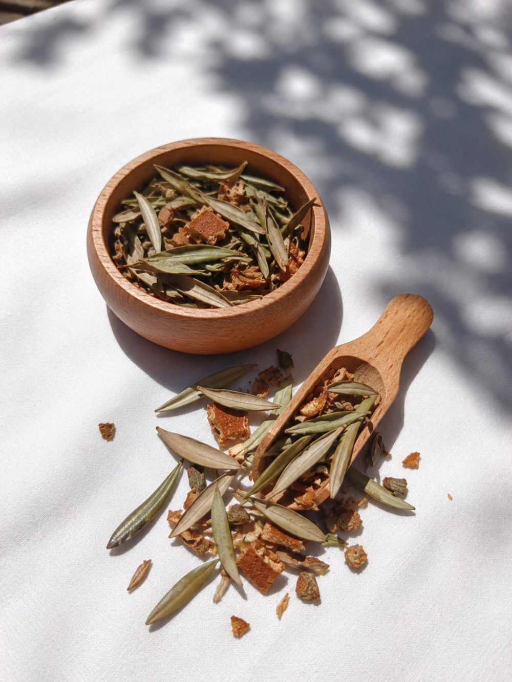 Bufu Tea Silver Leaf bitki çayı yakın plan ürün detayı
